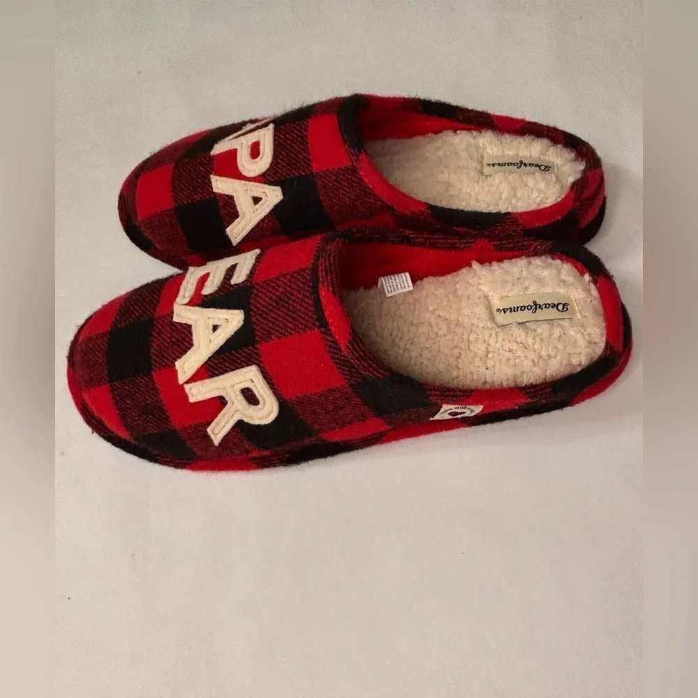 Dearfoams Men’s Plaid Red and Black PAPA BEAR Slippers Sz M 8-9